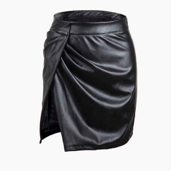 Faux leather high split mini skirt - Picture 5 of 7